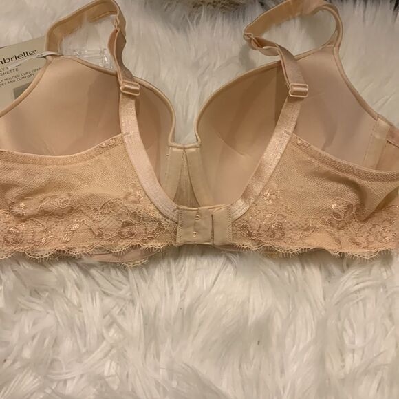 Ambrielle lightly lined full figure 38D bra.  New with tags & blush/cream color - Picture 3 of 7